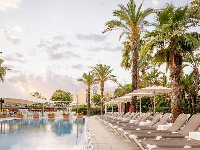 Swimming pool ALEGRIA Caprici Verd Santa Susanna Swimming pool ALEGRIA Caprici Verd Santa Susanna