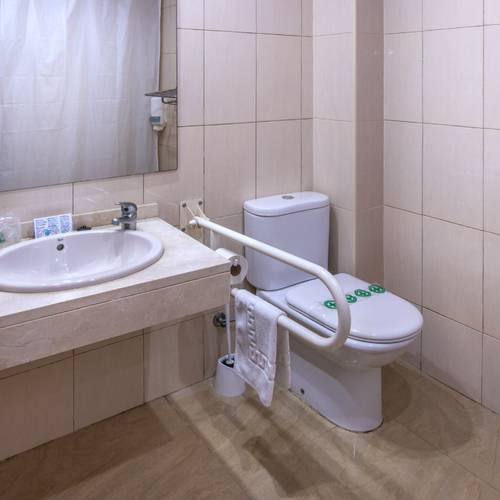 Bathroom Hotel Moremar by ALEGRIA Lloret de mar