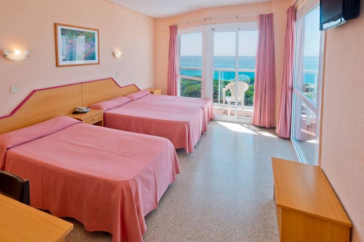 Family room (4+0) Hotel Cartago Nova by Alegria Malgrat de Mar Family room (4+0) Hotel Cartago Nova by Alegria Malgrat de Mar