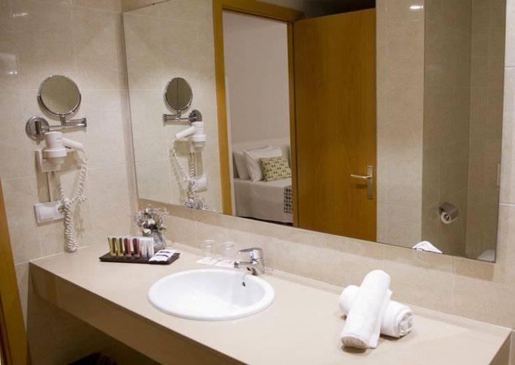 Family rooms ALEGRIA Plaza Paris Lloret de mar Family rooms ALEGRIA Plaza Paris Lloret de mar