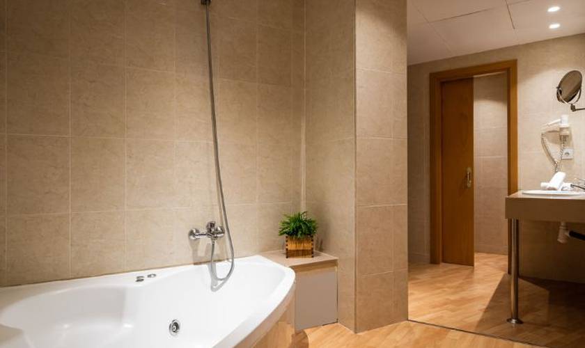 Junior suite ALEGRIA Plaza Paris Lloret de mar Junior suite ALEGRIA Plaza Paris Lloret de mar