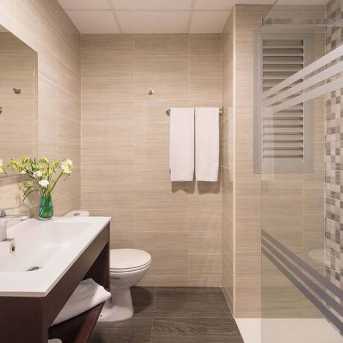 Baño Hotel Cartago Nova by Alegria Malgrat de Mar