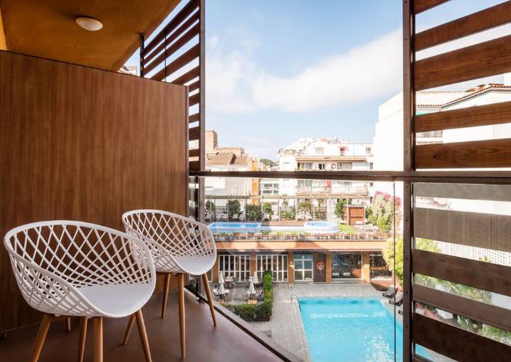 Pool view ALEGRIA Plaza Paris Lloret de mar Pool view ALEGRIA Plaza Paris Lloret de mar