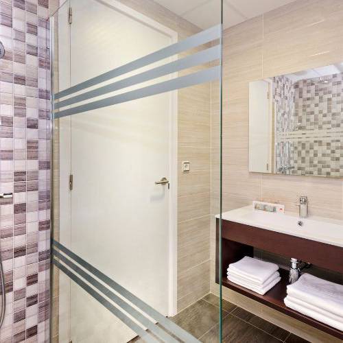 Bathroom Hotel Cartago Nova by Alegria Malgrat de Mar