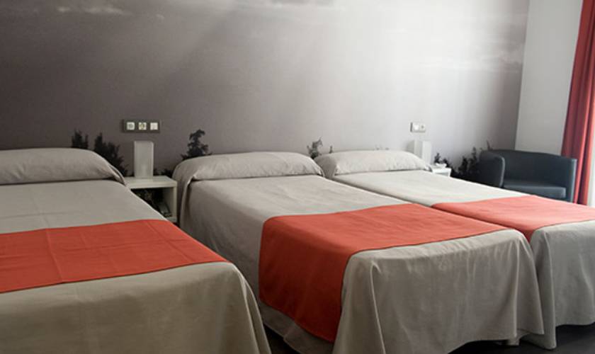 Double rooms with extra bed Hotel Curious by ALEGRIA Barcelona