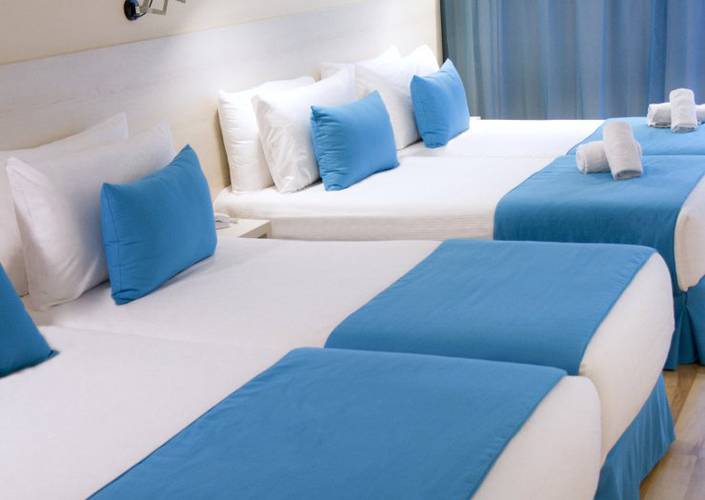 Standard pool / sea view quadruple rooms alegria maripins malgrat de mar Standard pool / sea view quadruple rooms alegria maripins malgrat de mar