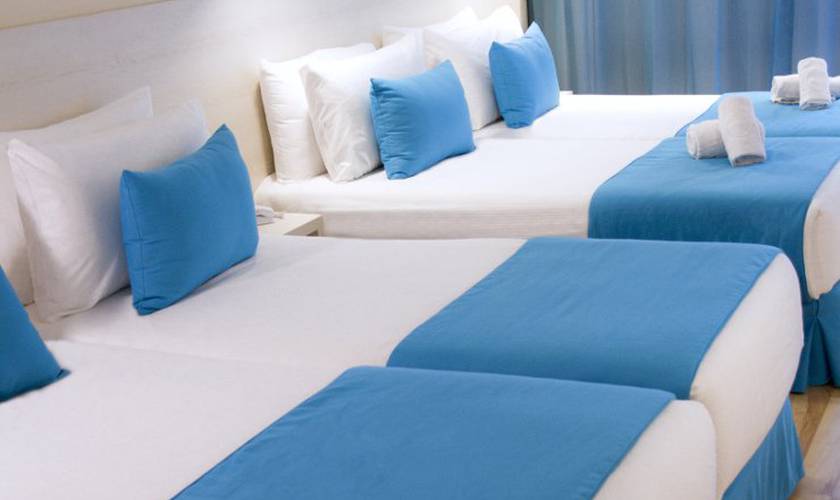Standard quadruple rooms ALEGRIA Maripins Malgrat de Mar Standard quadruple rooms ALEGRIA Maripins Malgrat de Mar