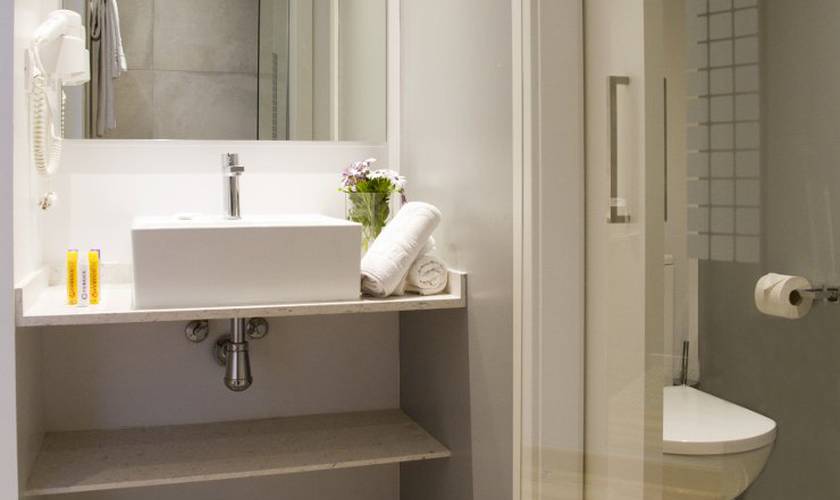 Standard triple rooms ALEGRIA Maripins Malgrat de Mar Standard triple rooms ALEGRIA Maripins Malgrat de Mar
