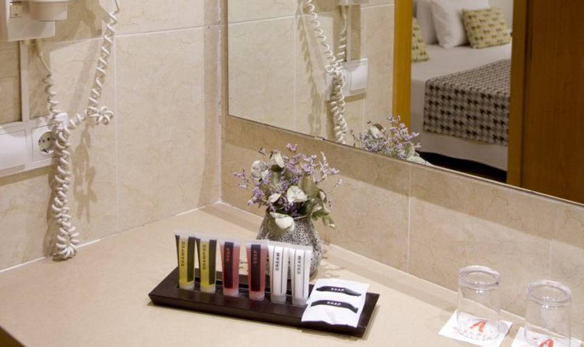 Triple rooms ALEGRIA Plaza Paris Lloret de mar Triple rooms ALEGRIA Plaza Paris Lloret de mar