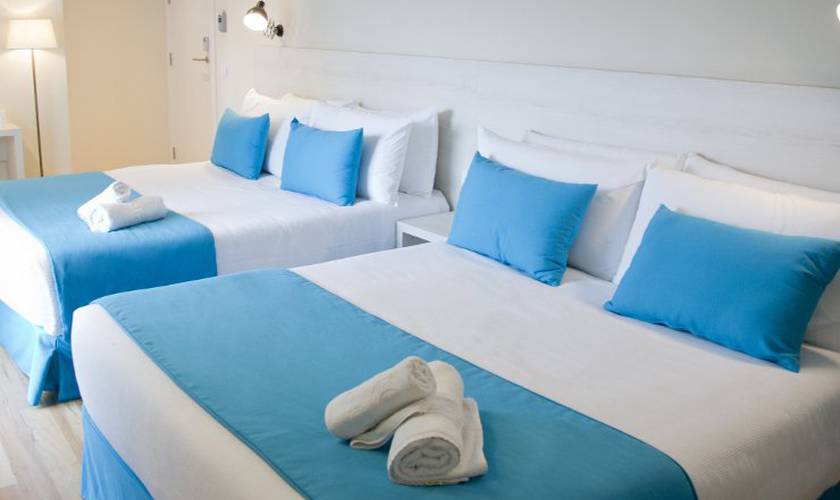 Standard quadruple rooms ALEGRIA Maripins Malgrat de Mar Standard quadruple rooms ALEGRIA Maripins Malgrat de Mar