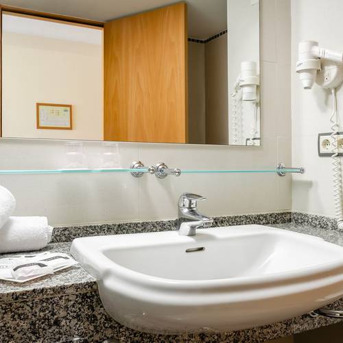Standard bathroom  ALEGRIA Caprici Verd Santa Susanna