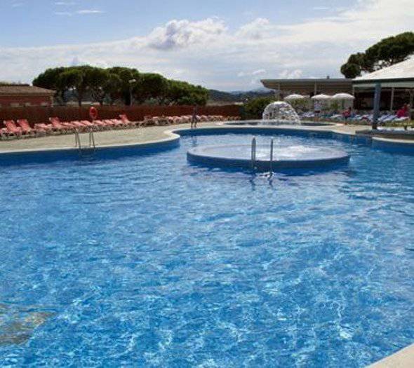 Outdoor swimming pool ALEGRIA Bolero Apartments  Lloret de mar