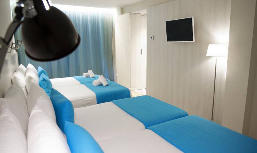 Standard quadruple rooms ALEGRIA Maripins Malgrat de Mar Standard quadruple rooms ALEGRIA Maripins Malgrat de Mar