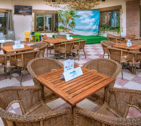 Pool bar Hotel Moremar by ALEGRIA Lloret de mar