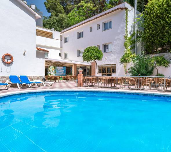 Outdoor swimming pool Hotel Moremar by ALEGRIA Lloret de mar