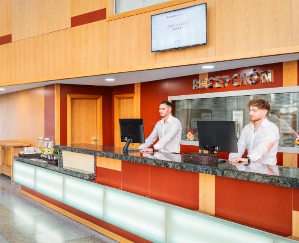 Recepción 24h Hotel Fenix Family by ALEGRIA Roquetas de Mar Recepción 24h Hotel Fenix Family by ALEGRIA Roquetas de Mar