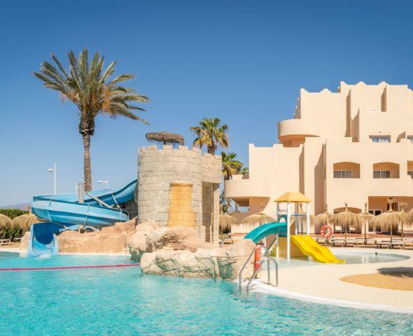 Piscina con toboganes  ALEGRIA Cabo De Gata Retamar Piscina con toboganes  ALEGRIA Cabo De Gata Retamar
