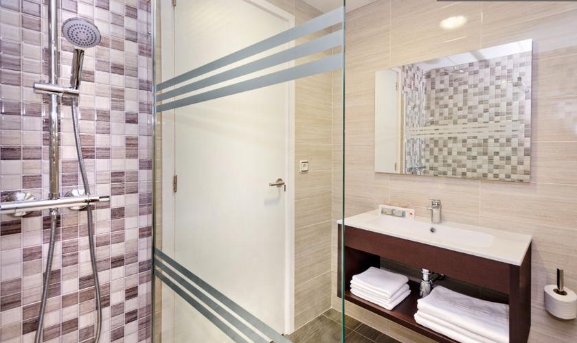 Cuádruple (3+1) ALEGRIA Cartago Nova Malgrat de Mar Cuádruple (3+1) ALEGRIA Cartago Nova Malgrat de Mar