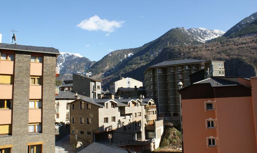 Habitación Triple (3pax) Hotel Sant Jordi by ALEGRIA Andorra La Vella Habitación Triple (3pax) Hotel Sant Jordi by ALEGRIA Andorra La Vella