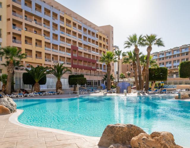 Piscina Hotel Fenix Family by ALEGRIA Roquetas de Mar Piscina Hotel Fenix Family by ALEGRIA Roquetas de Mar